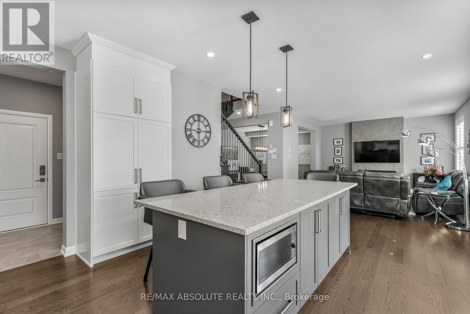 Photo 19 of 710 Coast Circle, Ottawa ON