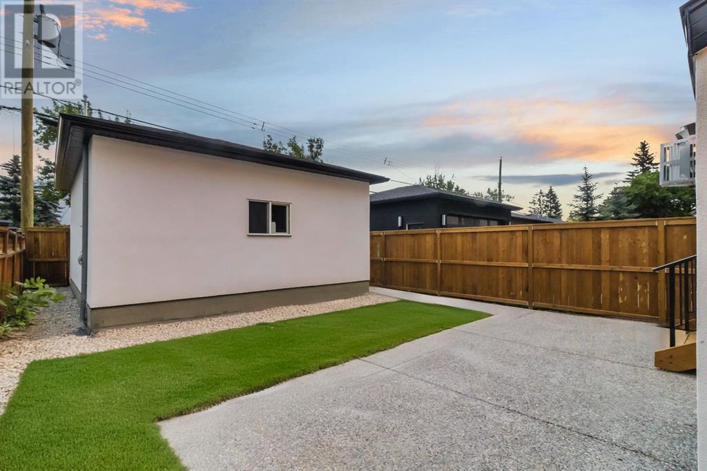 Photo 14 of 2118 Victoria Crescent Nw, Calgary AB