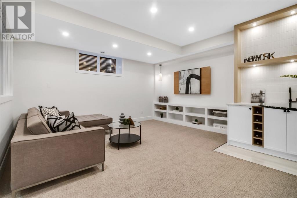 Photo 2 of 2118 Victoria Crescent Nw, Calgary AB