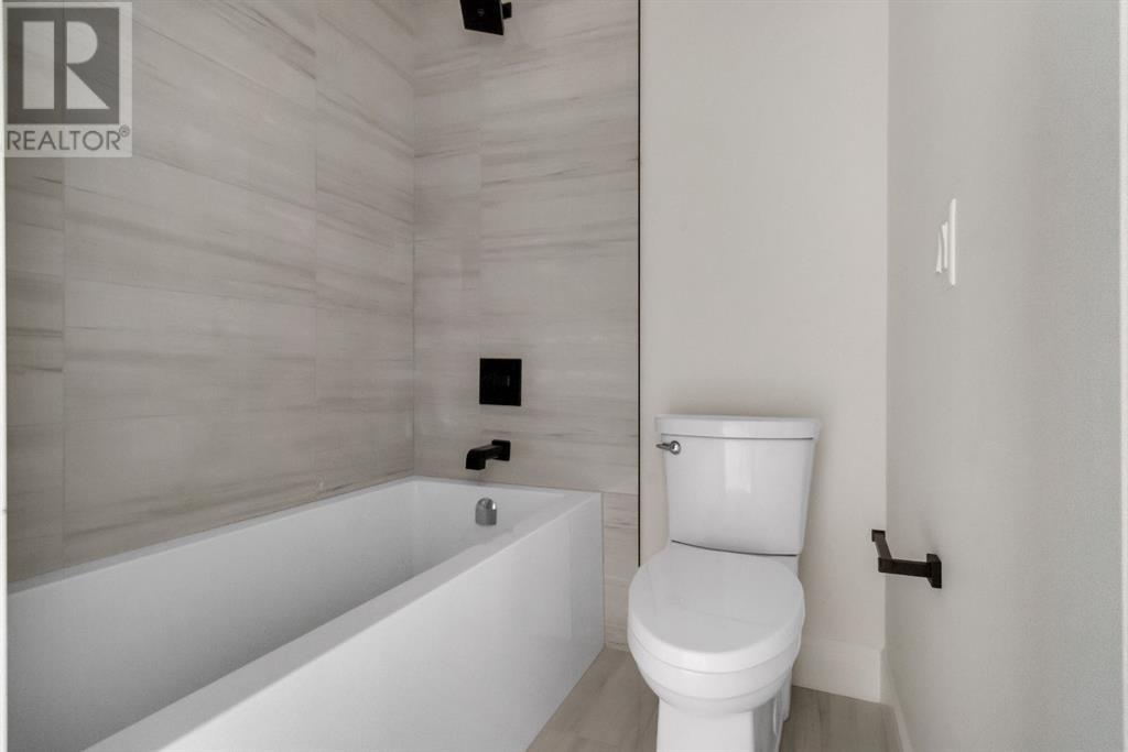 Photo 7 of 2118 Victoria Crescent Nw, Calgary AB