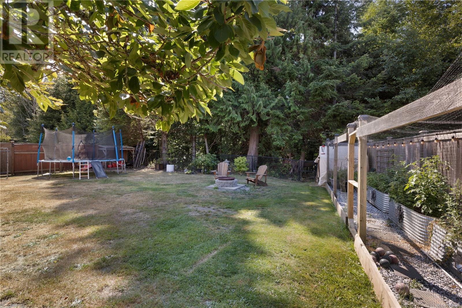 Photo 4 of 2424 Driftwood Dr, Sooke BC