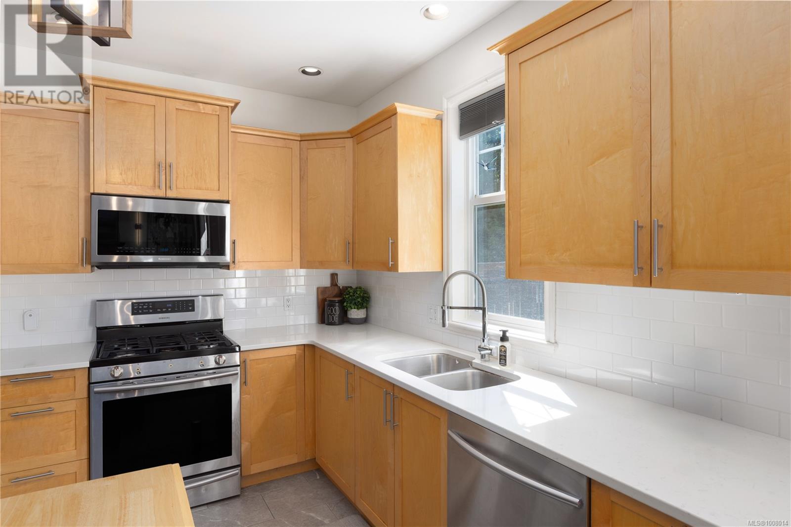 Photo 11 of 2424 Driftwood Dr, Sooke BC