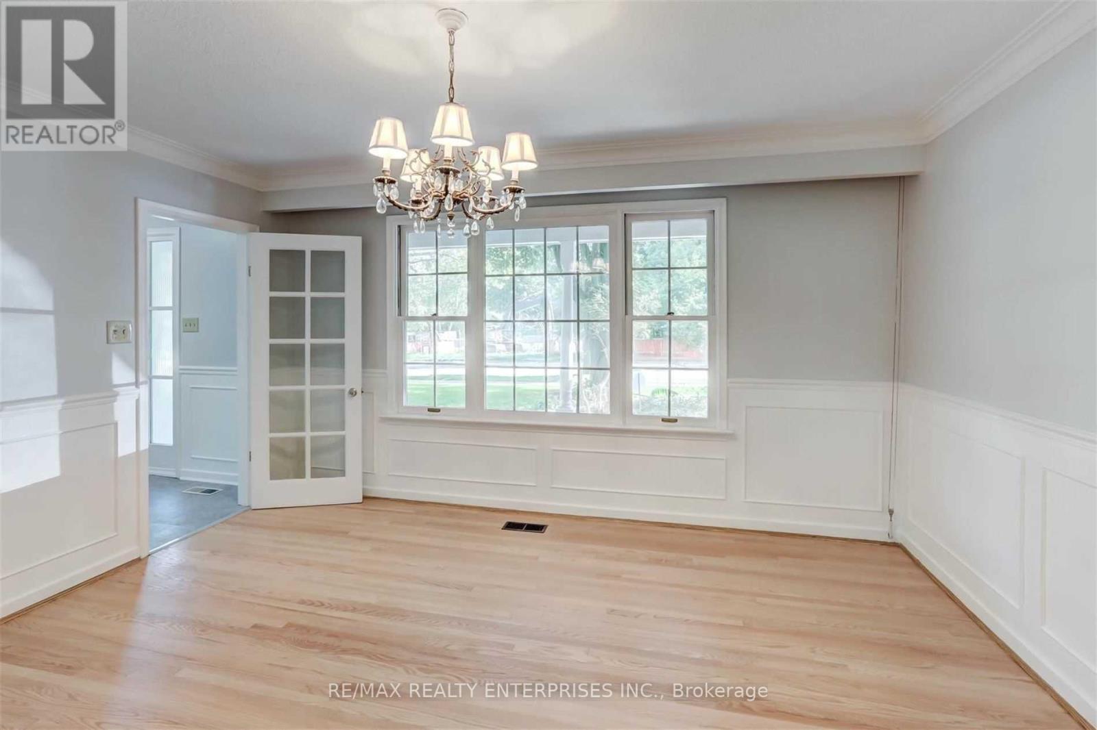 Photo 8 of 1493 Birchwood Drive, Mississauga ON