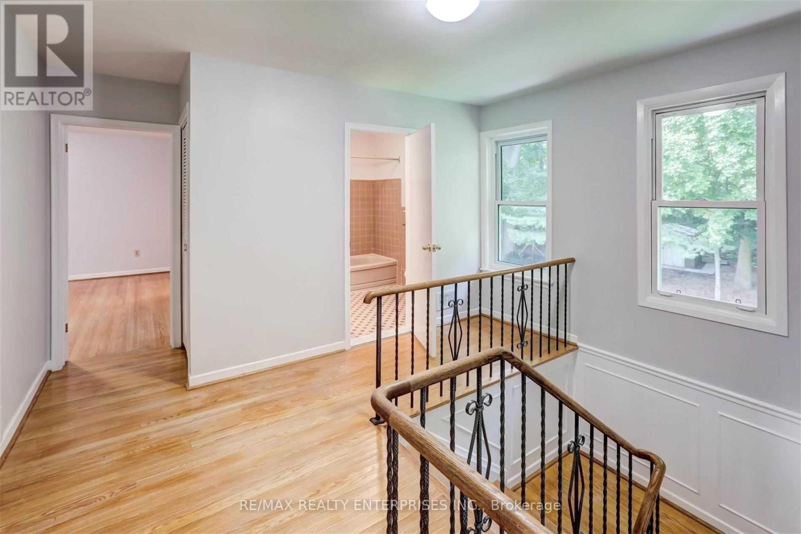 Photo 5 of 1493 Birchwood Drive, Mississauga ON