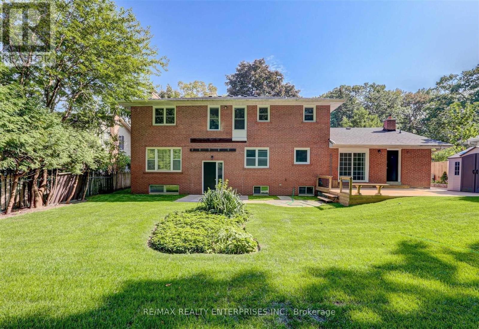 Photo 3 of 1493 Birchwood Drive, Mississauga ON