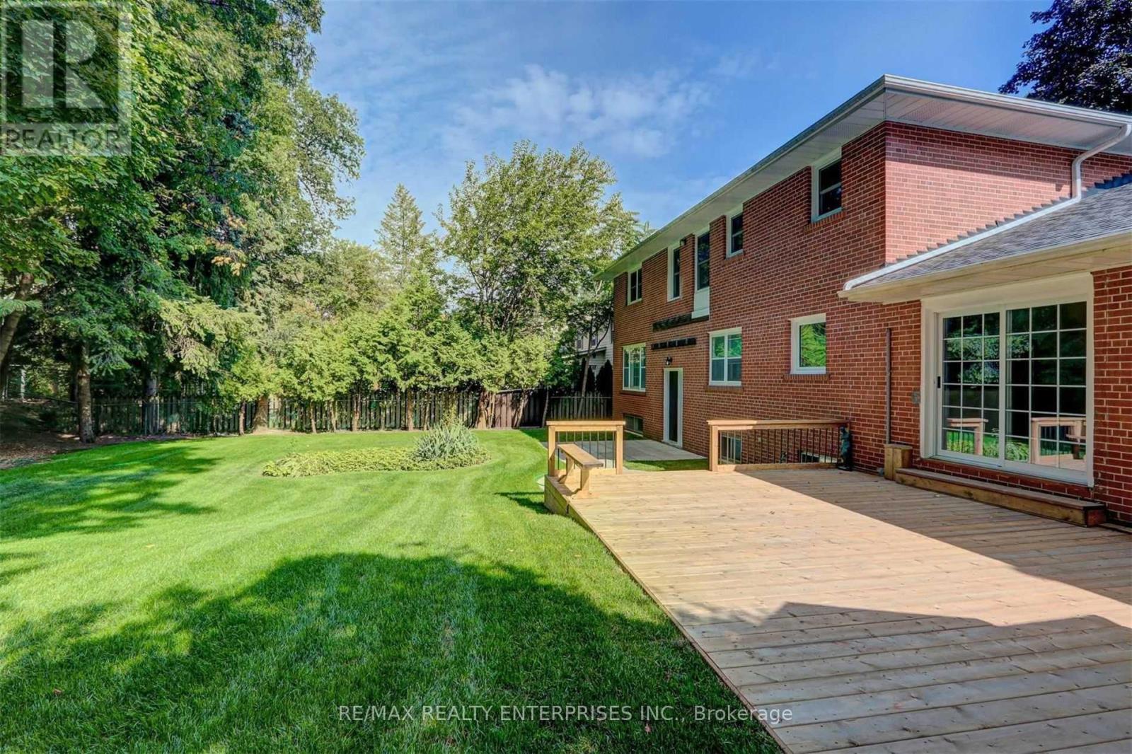 Photo 15 of 1493 Birchwood Drive, Mississauga ON