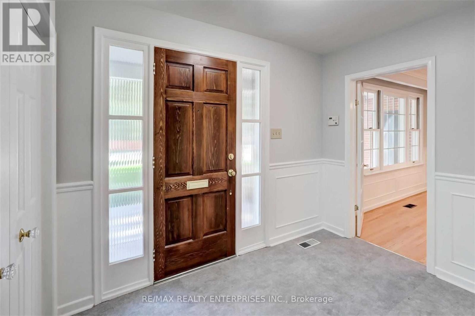 Photo 4 of 1493 Birchwood Drive, Mississauga ON