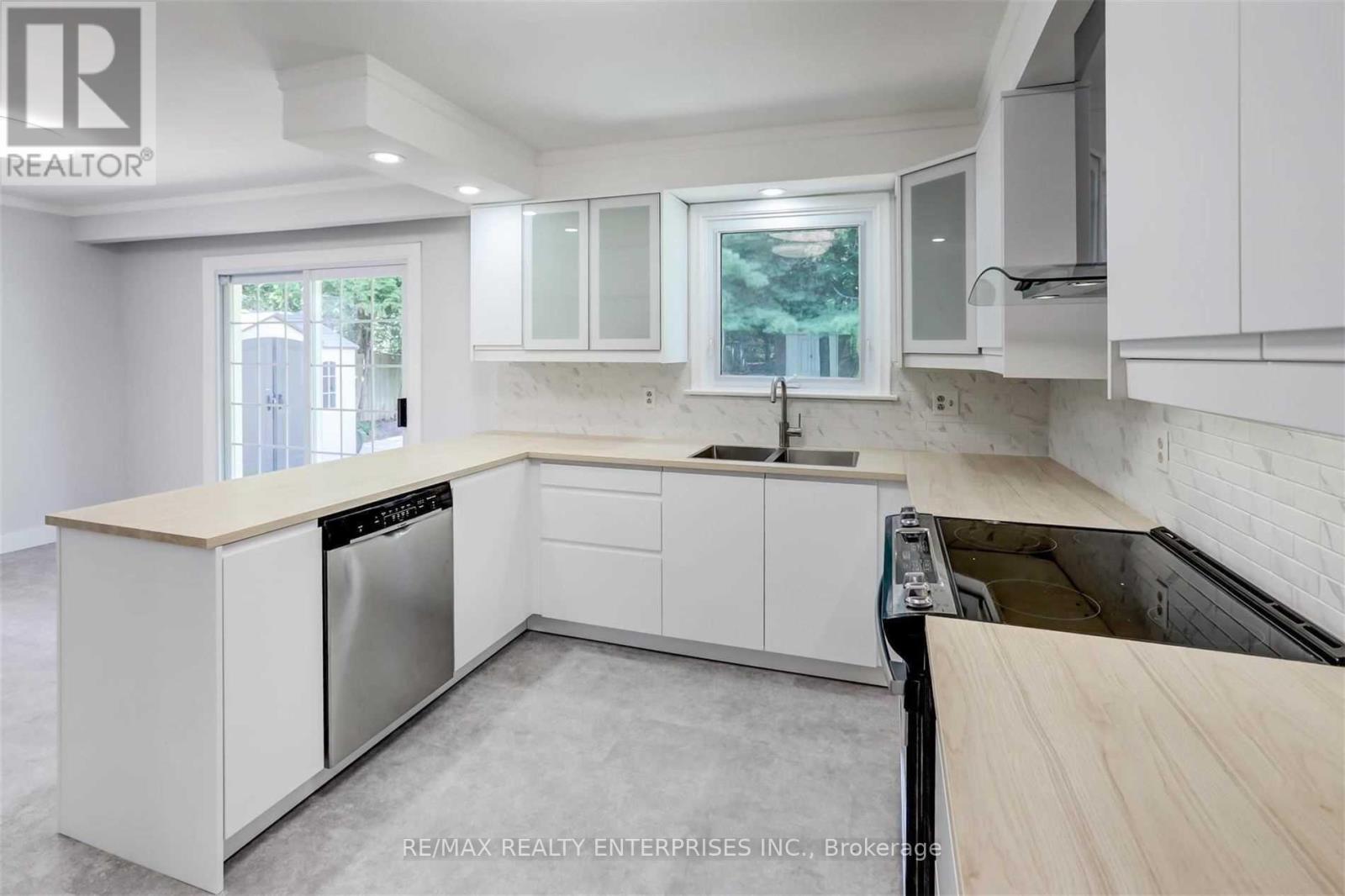 Photo 6 of 1493 Birchwood Drive, Mississauga ON