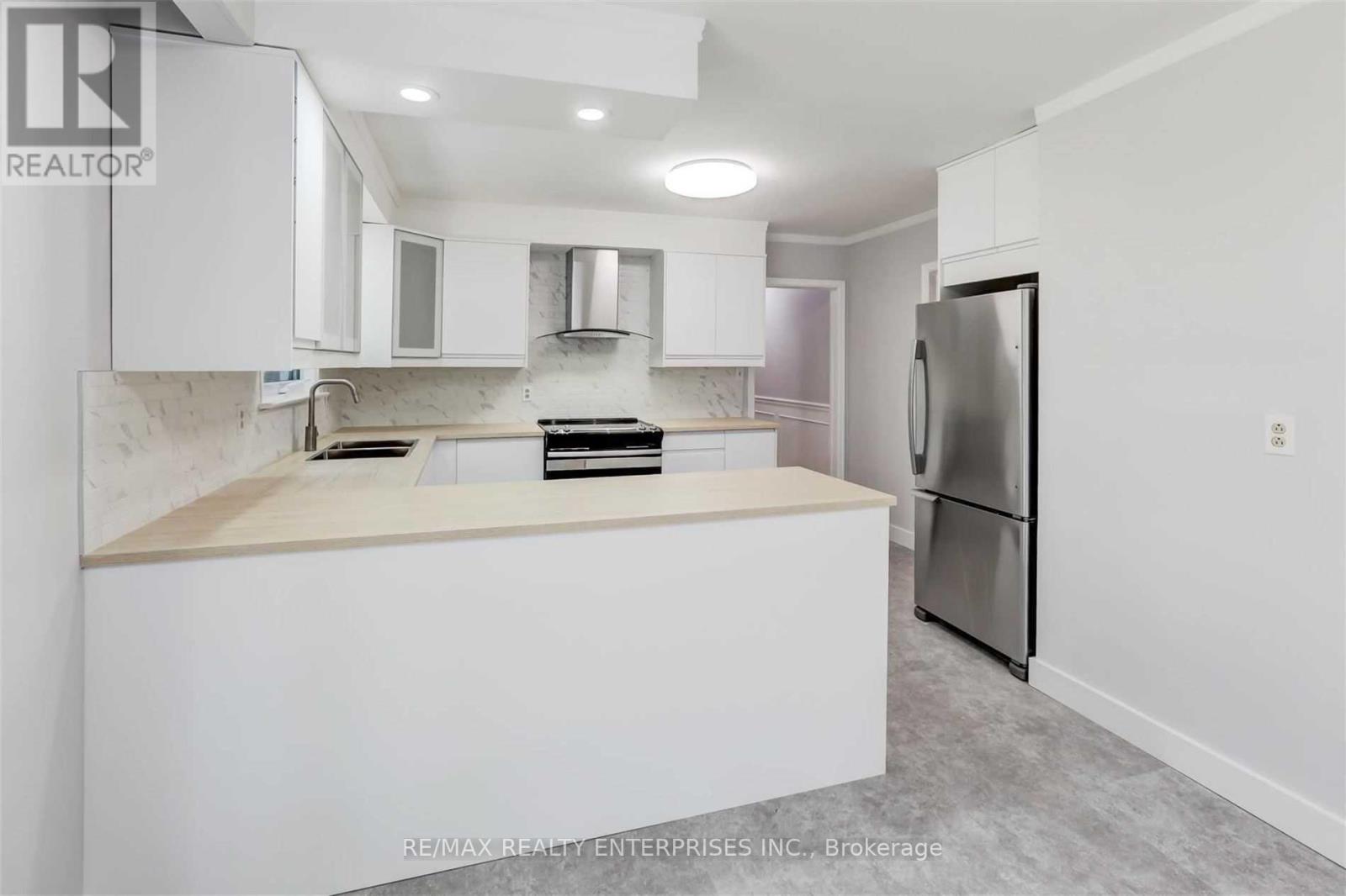 Photo 18 of 1493 Birchwood Drive, Mississauga ON