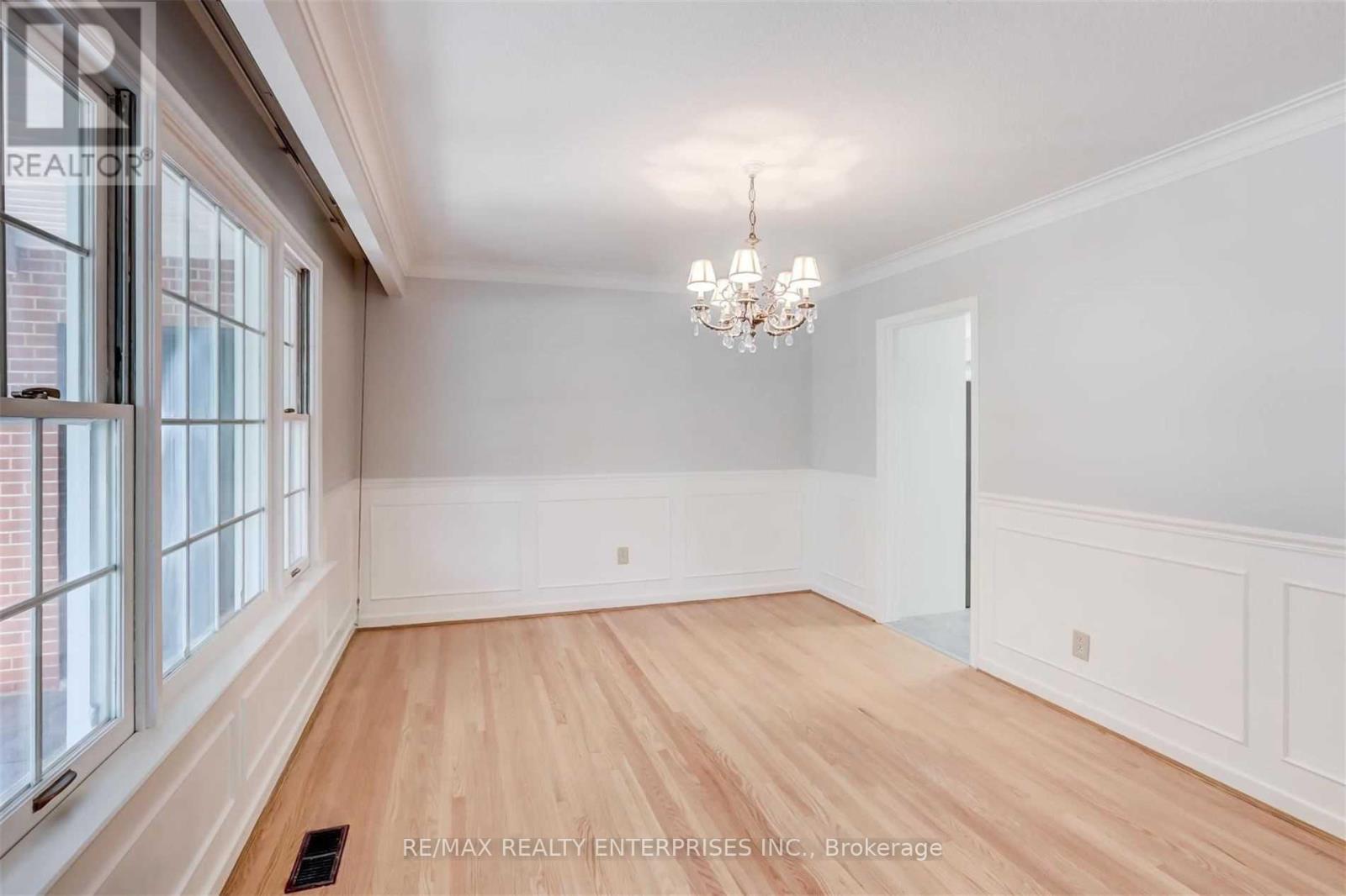 Photo 2 of 1493 Birchwood Drive, Mississauga ON