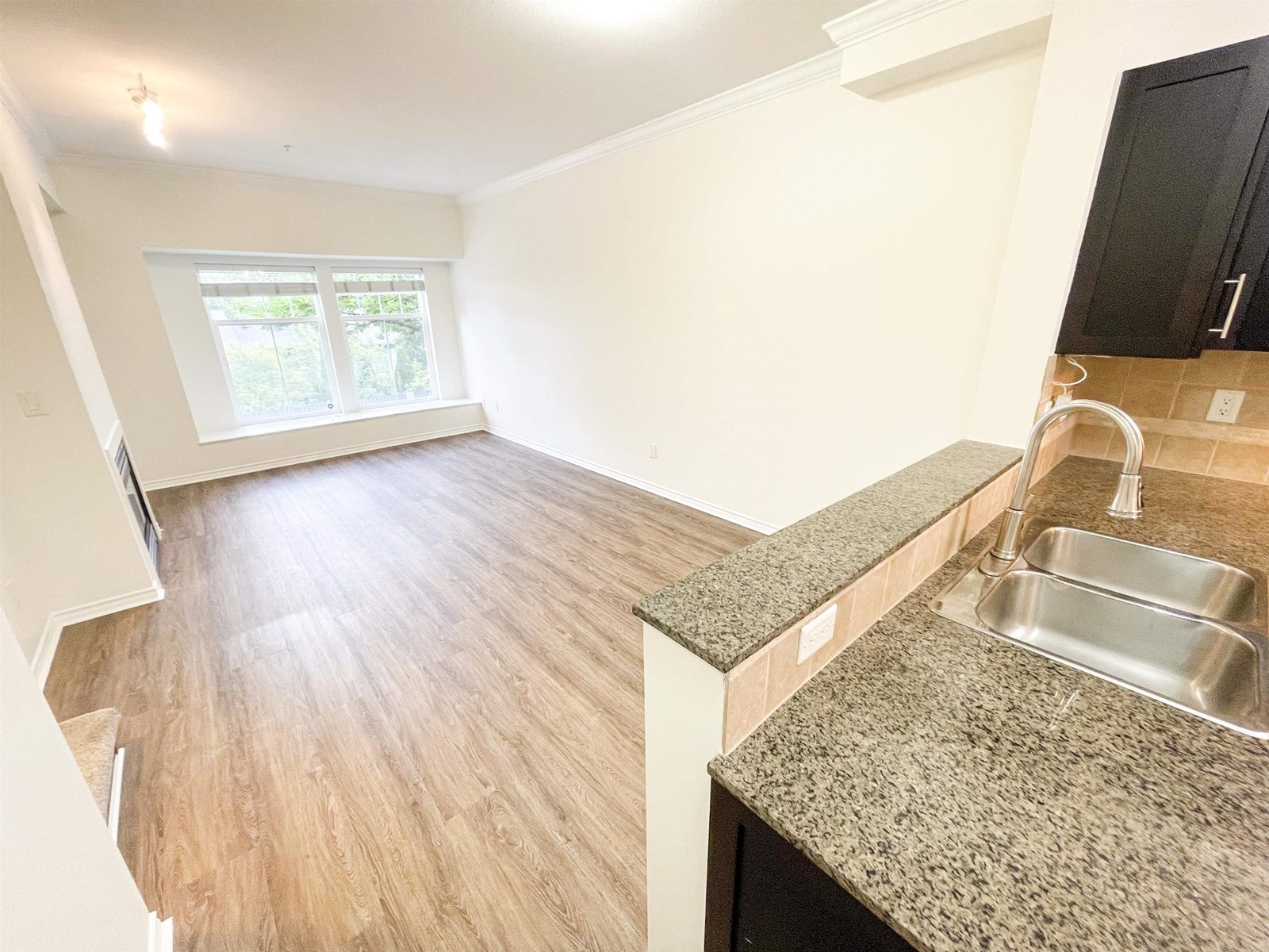 Photo 10 of 31 21535 88 Avenue, Langley BC