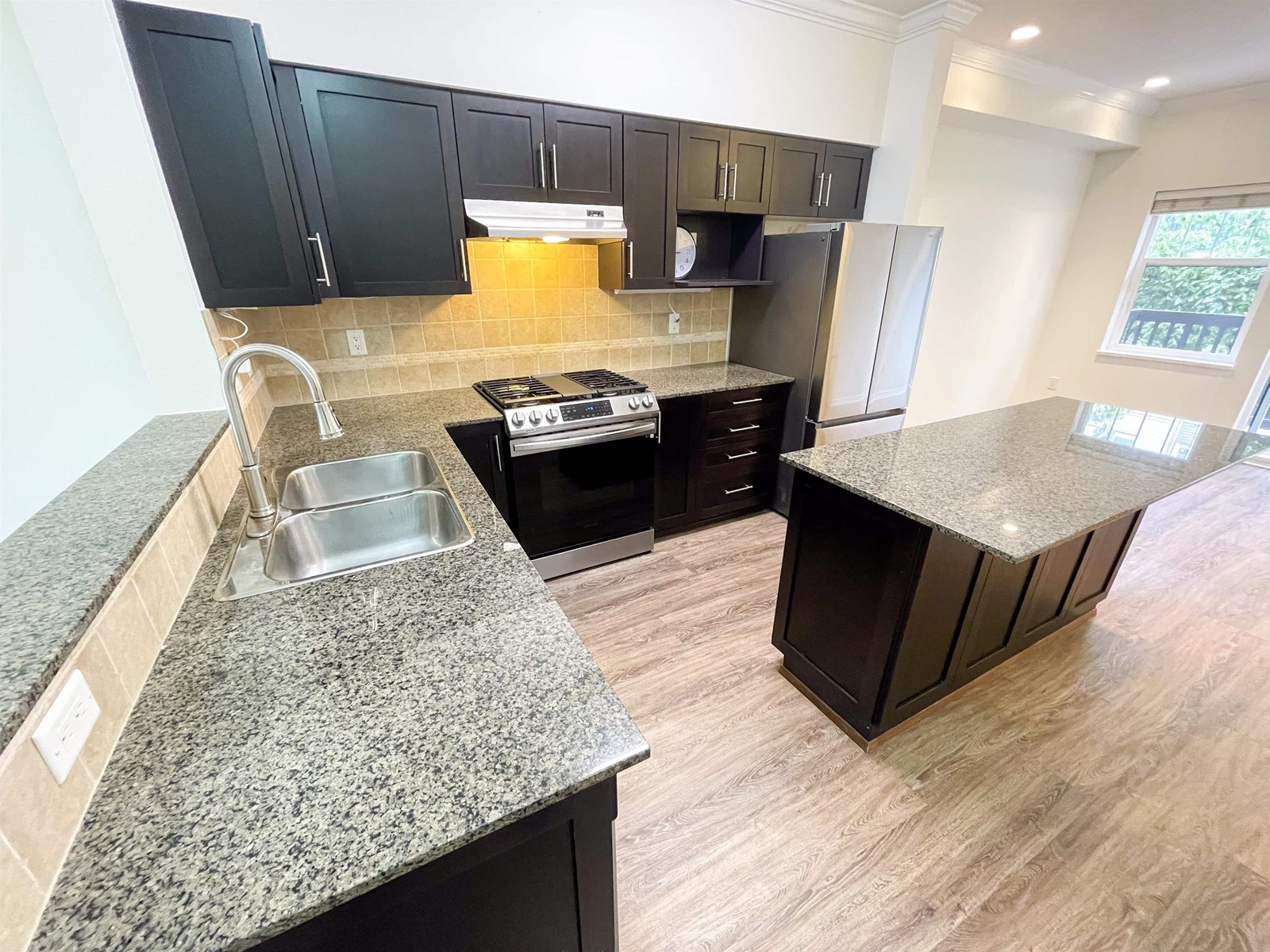 Photo 3 of 31 21535 88 Avenue, Langley BC