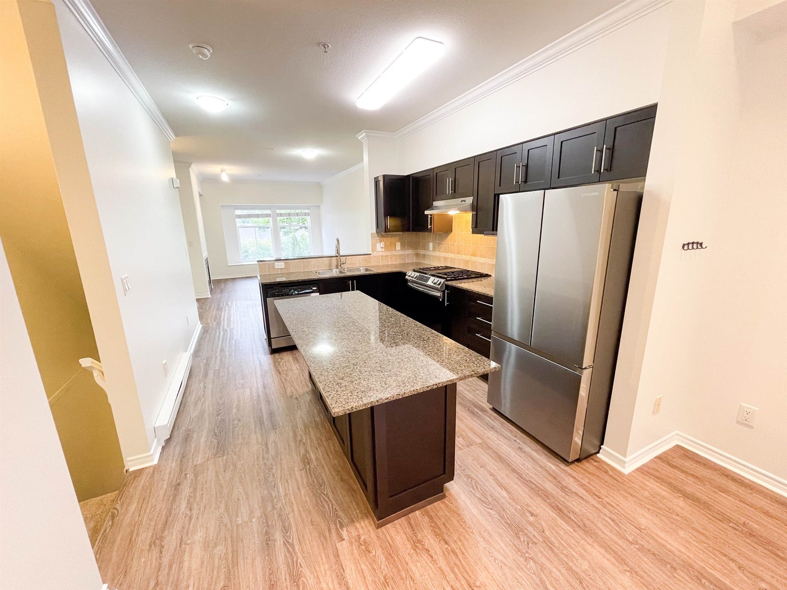 Photo 5 of 31 21535 88 Avenue, Langley BC