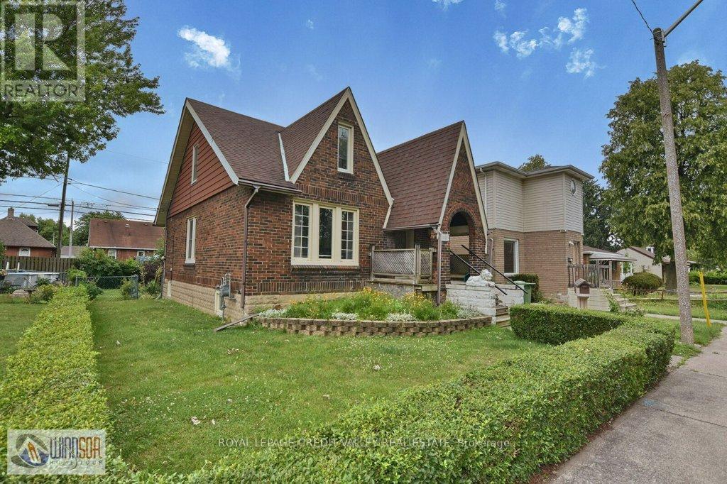 Photo 10 of 1011 Lena Avenue, Windsor ON