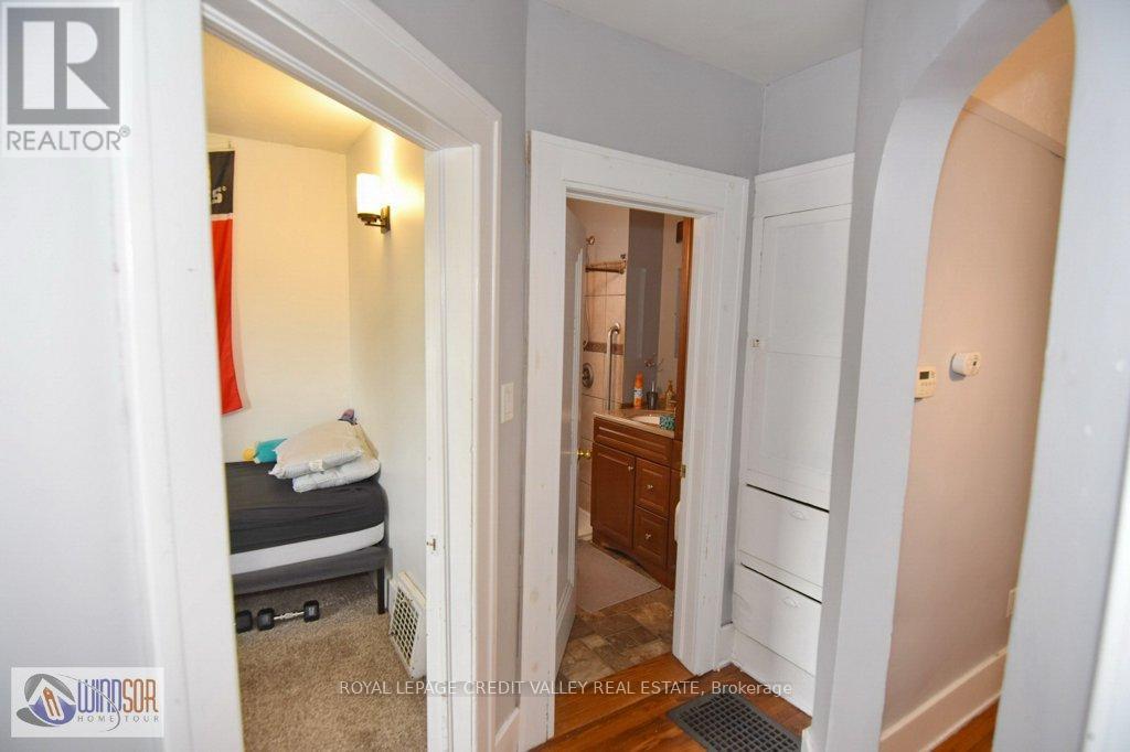 Photo 5 of 1011 Lena Avenue, Windsor ON