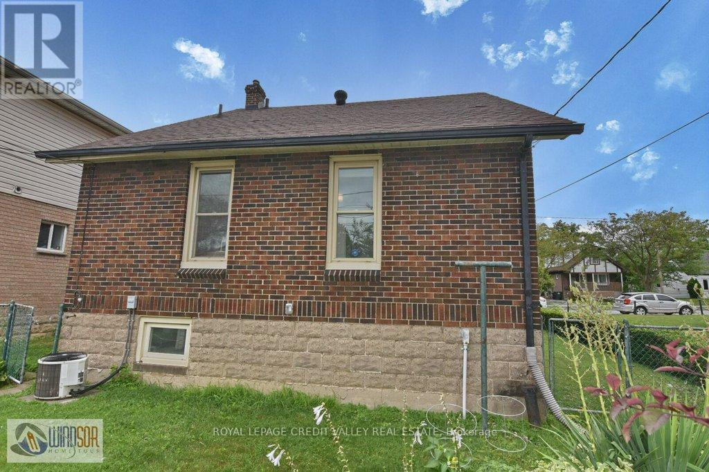 Photo 1 of 1011 Lena Avenue, Windsor ON