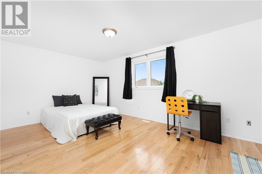 Photo 14 of 1 Hillcroft Drive, Hamilton ON