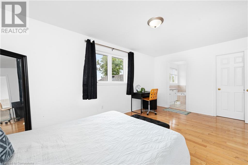 Photo 15 of 1 Hillcroft Drive, Hamilton ON
