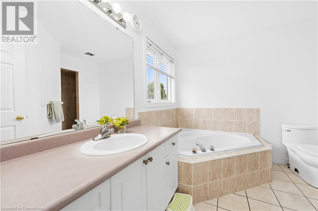 Photo 16 of 1 Hillcroft Drive, Hamilton ON