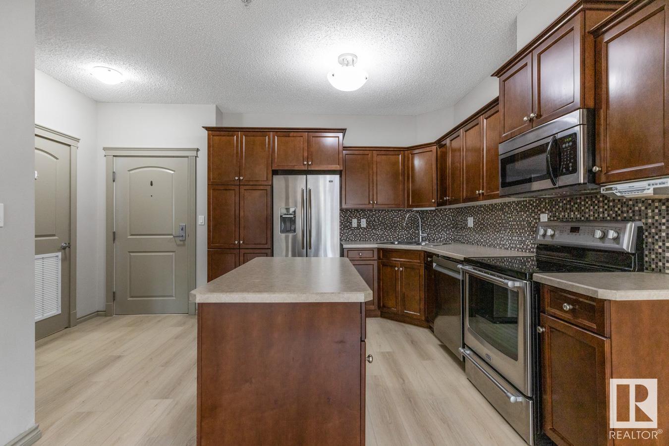 Photo 9 of 209 9820 165 St Nw, Edmonton AB