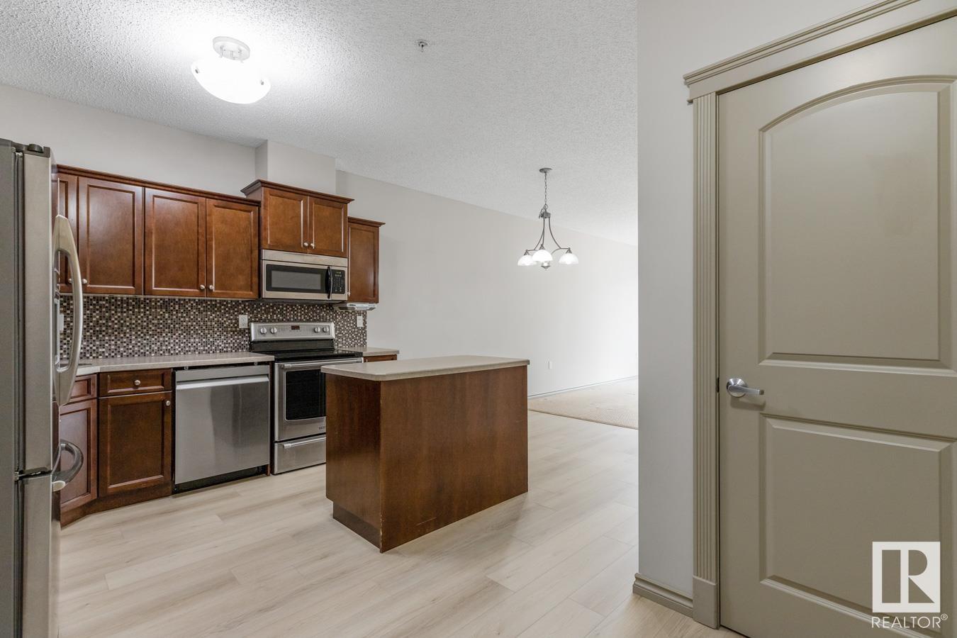 Photo 7 of 209 9820 165 St Nw, Edmonton AB