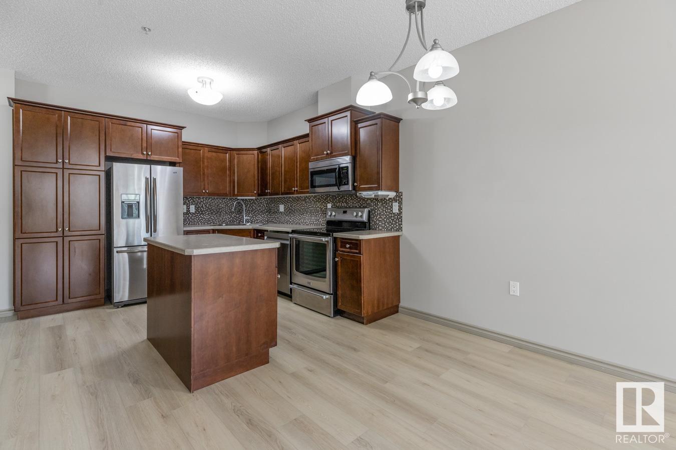 Photo 11 of 209 9820 165 St Nw, Edmonton AB