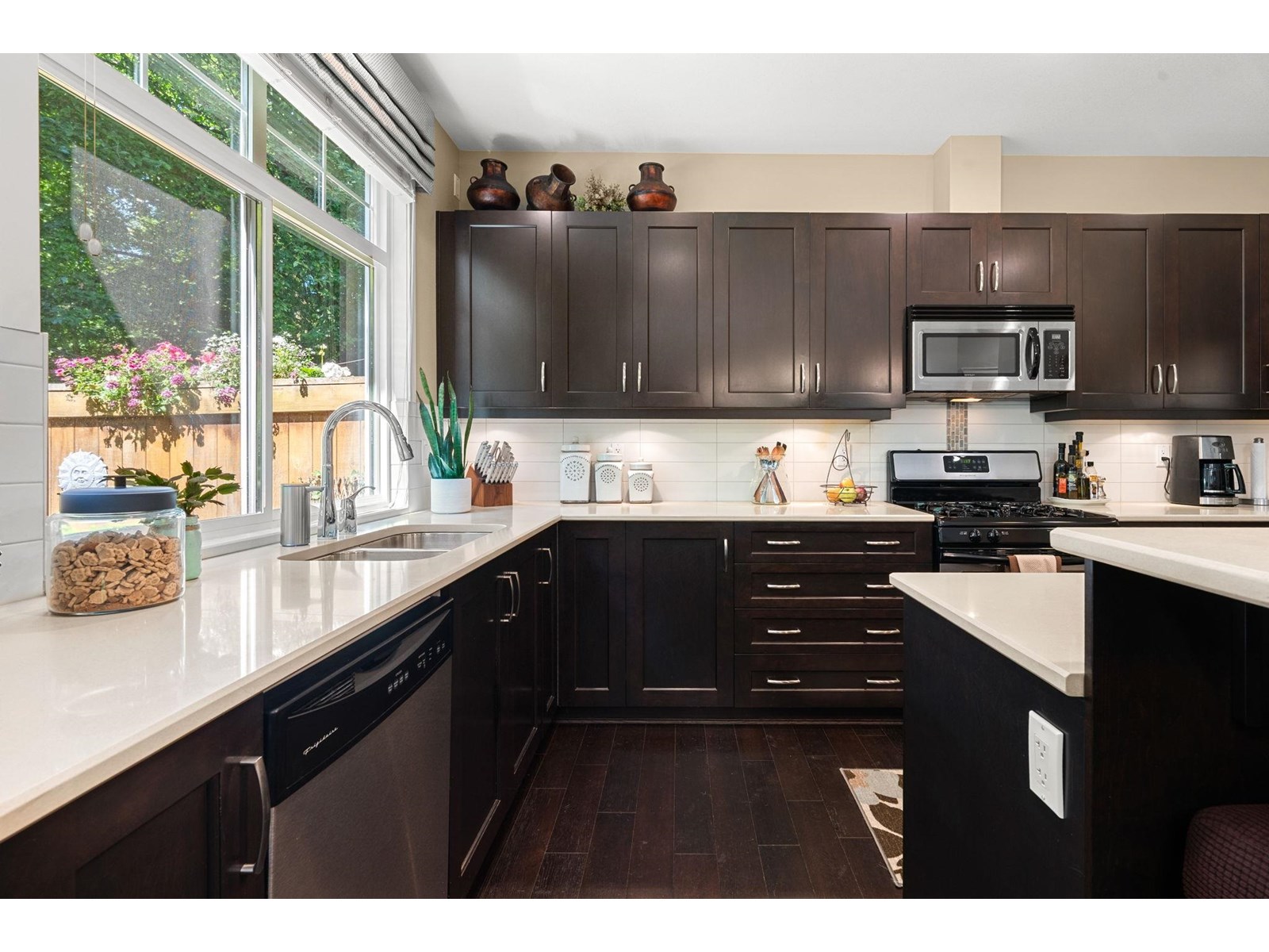 Photo 13 of 28 15454 32 Avenue, Surrey BC