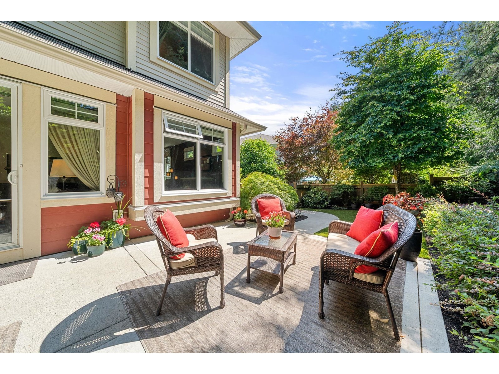 Photo 1 of 28 15454 32 Avenue, Surrey BC