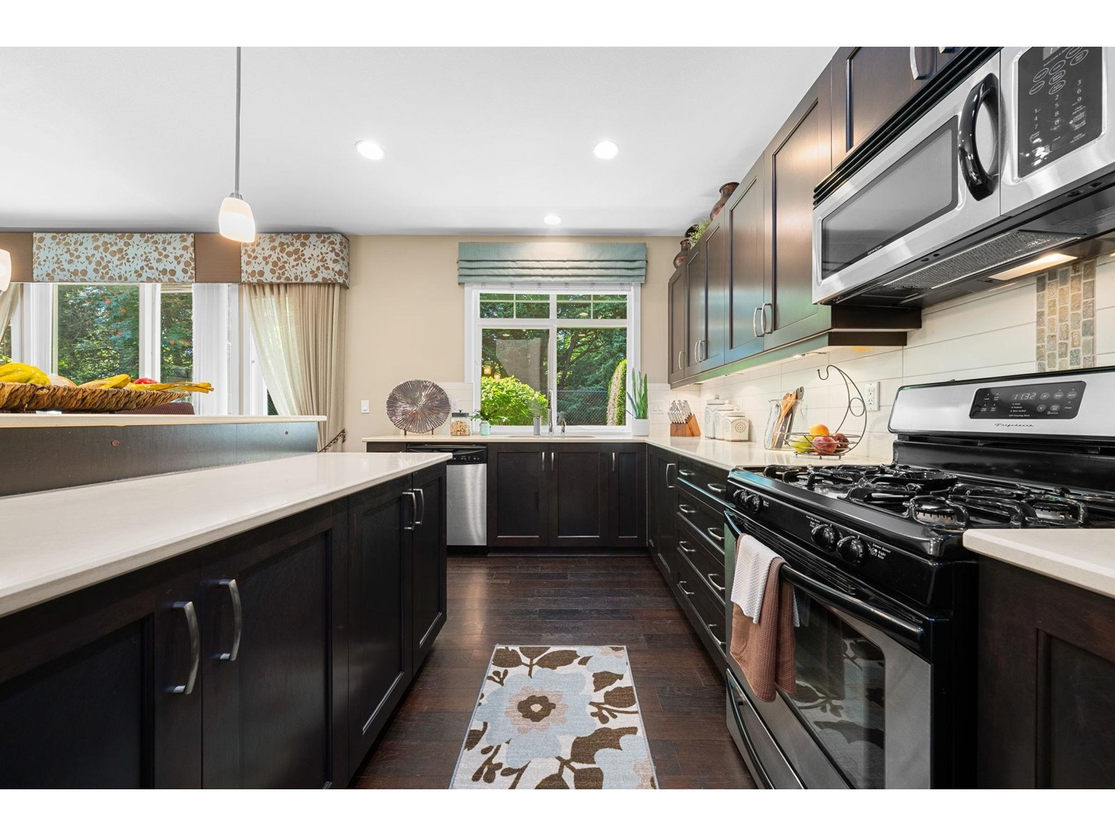 Photo 11 of 28 15454 32 Avenue, Surrey BC