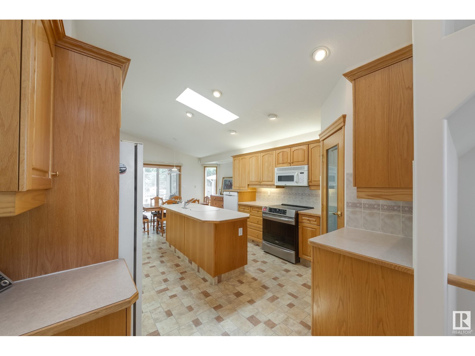 Photo 15 of 446 Davenport Dr, Sherwood Park AB