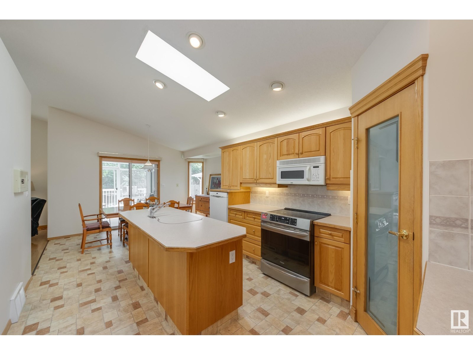 Photo 20 of 446 Davenport Dr, Sherwood Park AB
