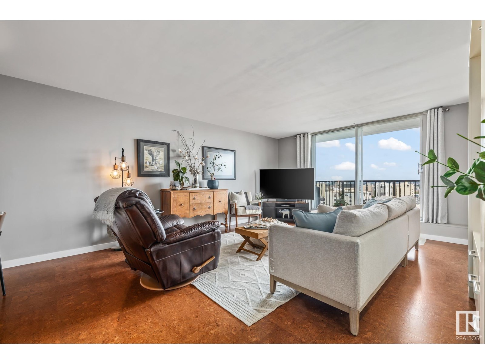 Photo 5 of 1605 11307 99 Av Nw, Edmonton AB