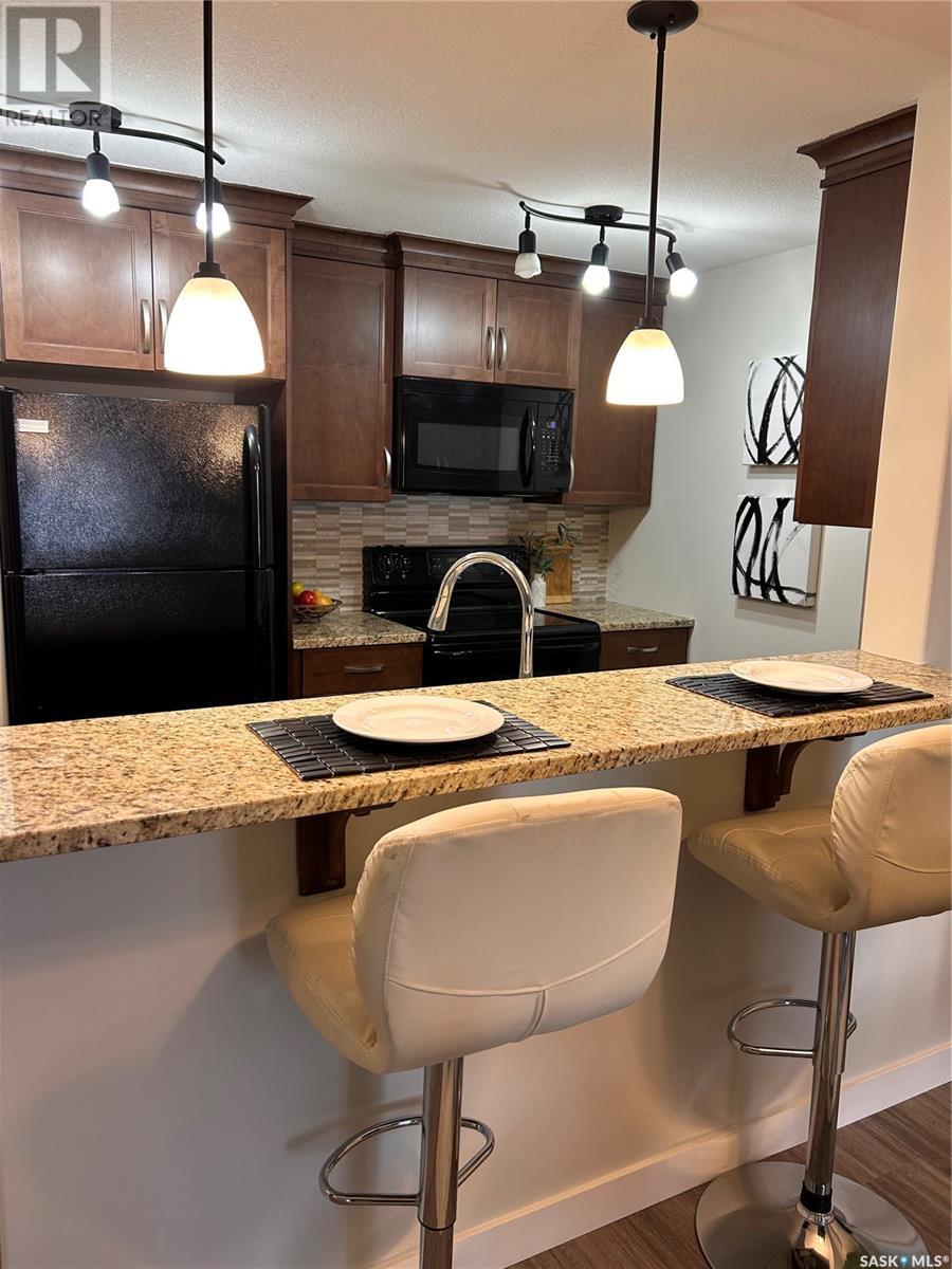 Photo 3 of 102 1220 Blackfoot Drive, Regina SK