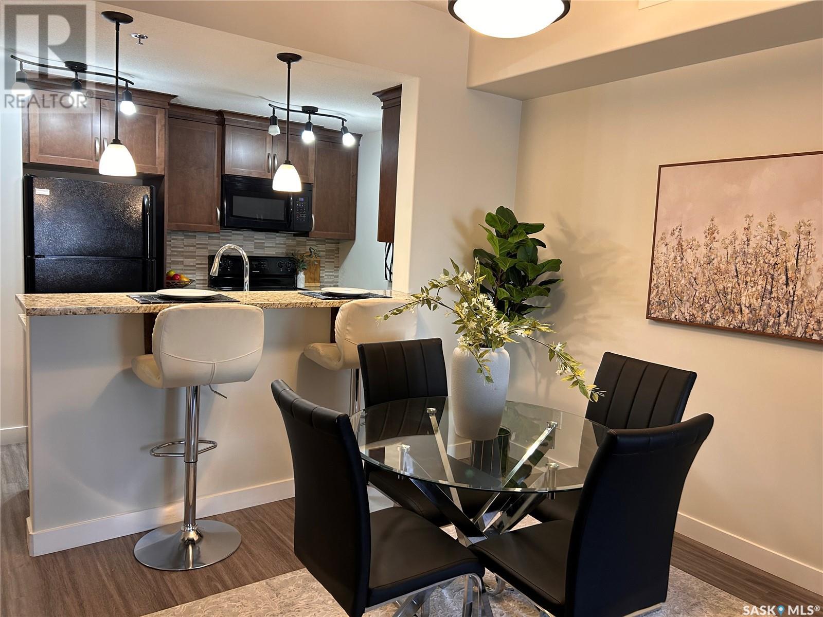 Photo 8 of 102 1220 Blackfoot Drive, Regina SK
