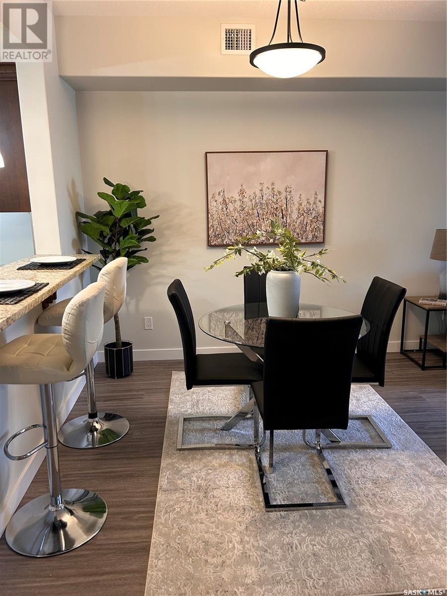 Photo 9 of 102 1220 Blackfoot Drive, Regina SK
