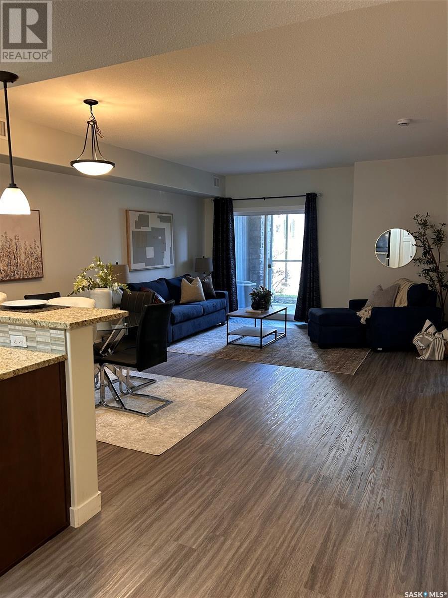Photo 5 of 102 1220 Blackfoot Drive, Regina SK