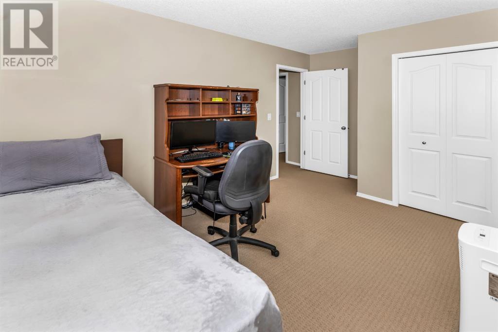 Photo 27 of 107 Everoak Green Sw, Calgary AB