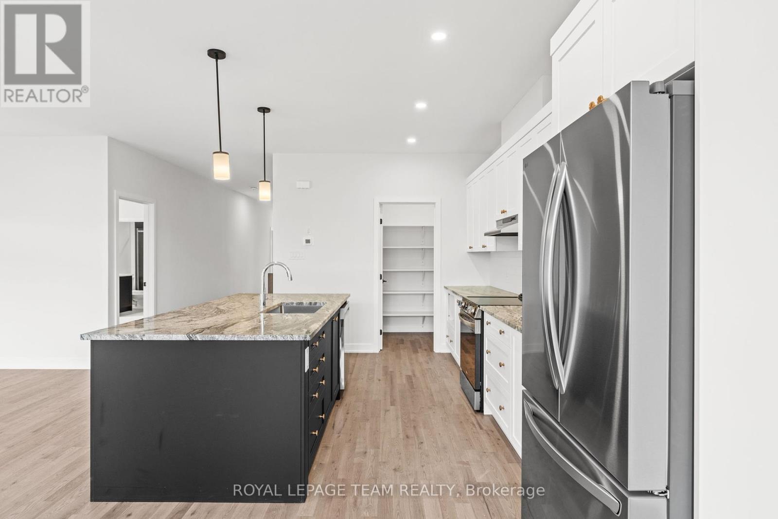 Photo 10 of 1053 Moore Street, Brockville ON