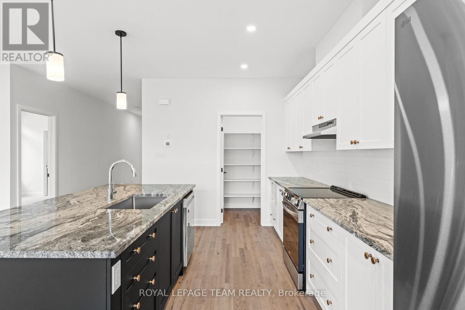 Photo 11 of 1053 Moore Street, Brockville ON