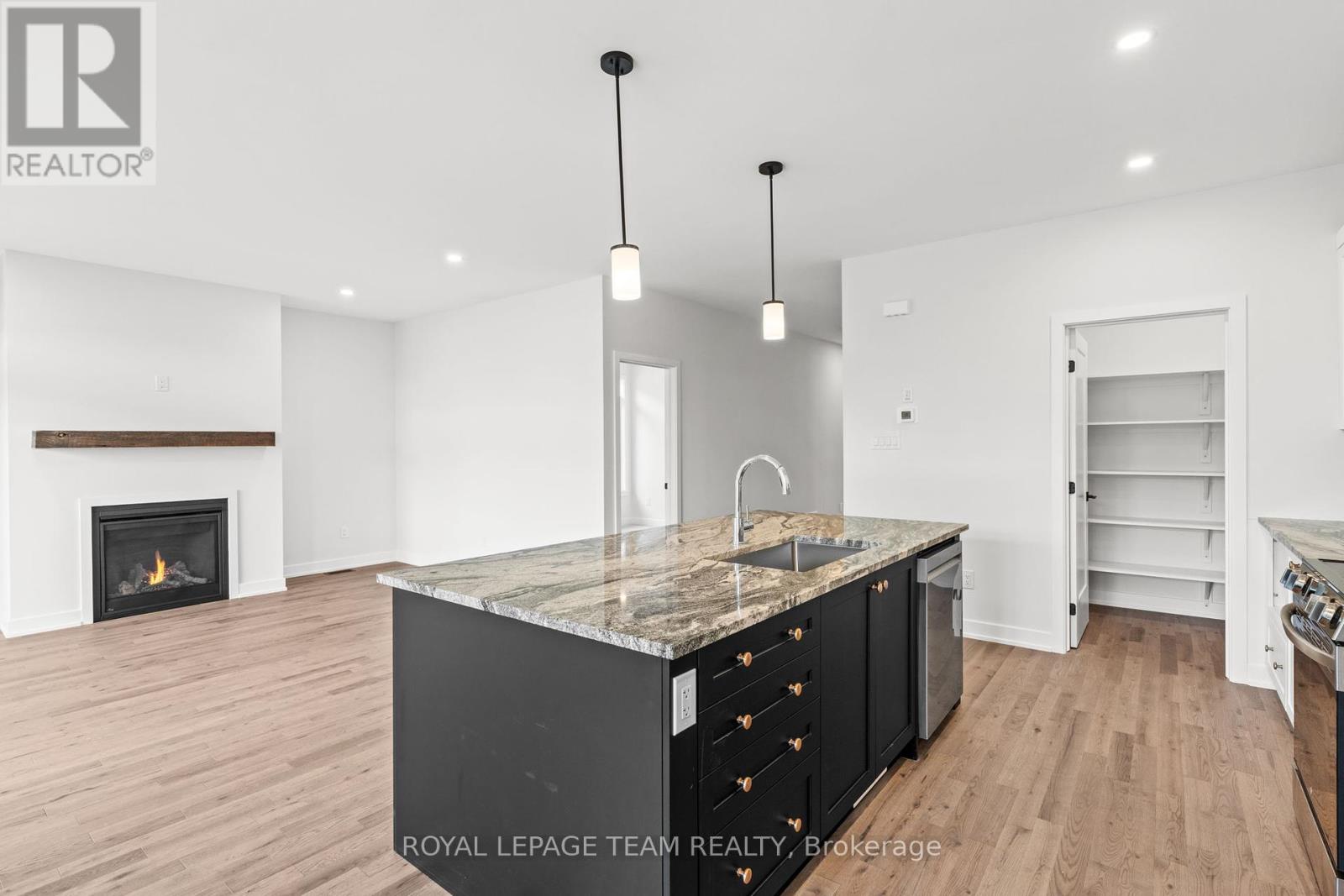 Photo 12 of 1053 Moore Street, Brockville ON