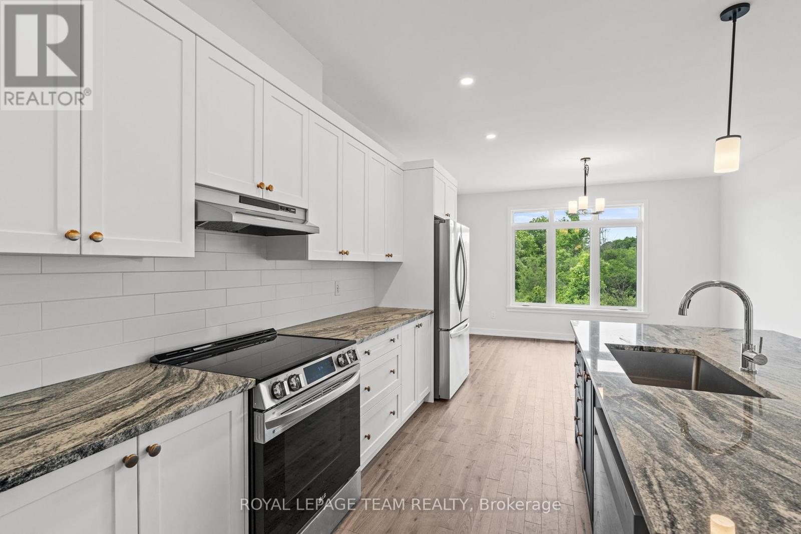 Photo 15 of 1053 Moore Street, Brockville ON