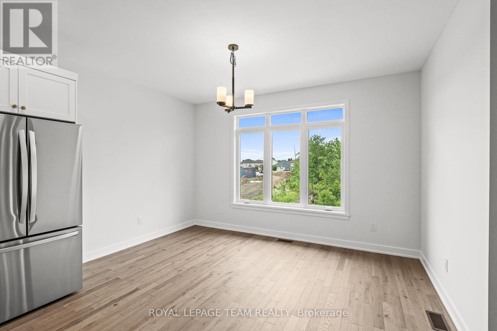 Photo 17 of 1053 Moore Street, Brockville ON