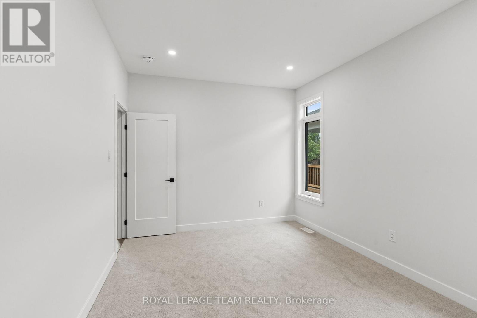 Photo 26 of 1053 Moore Street, Brockville ON