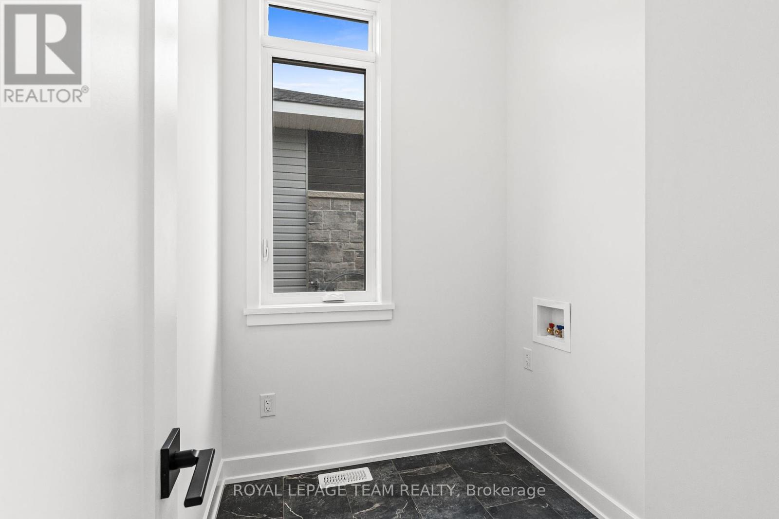 Photo 35 of 1053 Moore Street, Brockville ON