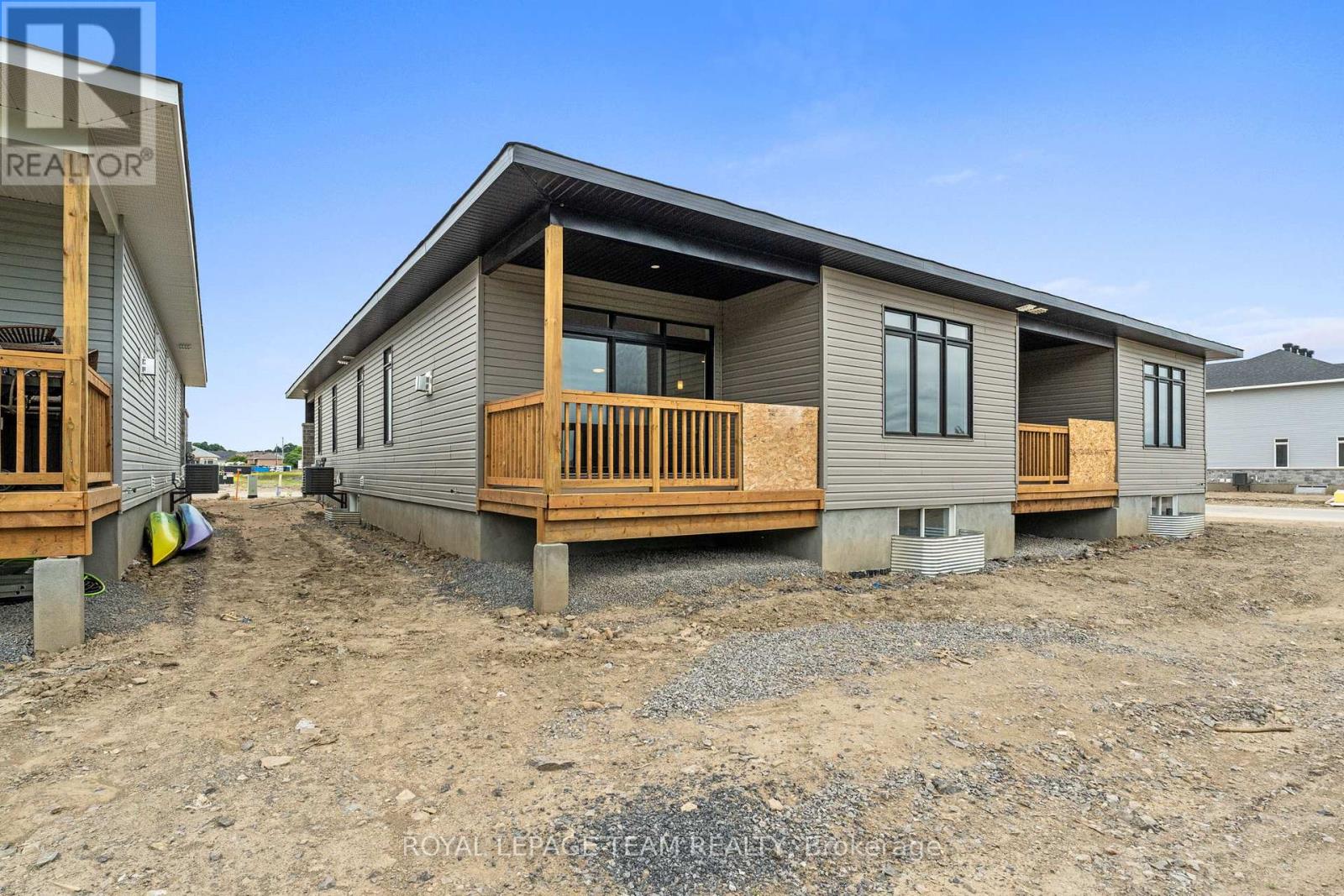 Photo 38 of 1053 Moore Street, Brockville ON