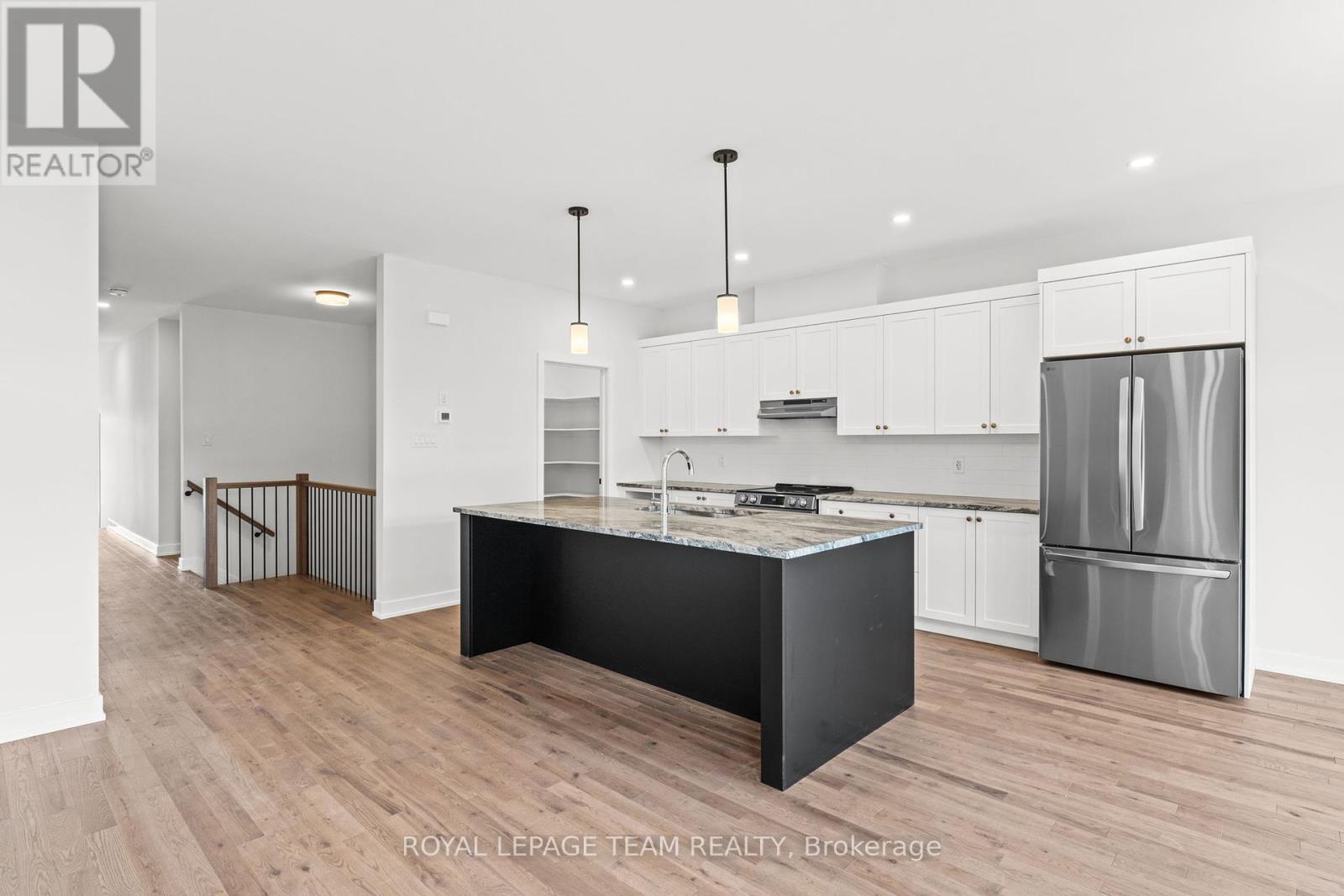 Photo 9 of 1053 Moore Street, Brockville ON