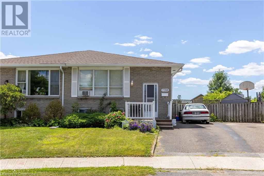 Photo 6 of 7709 Ronnie Crescent, Niagara Falls ON