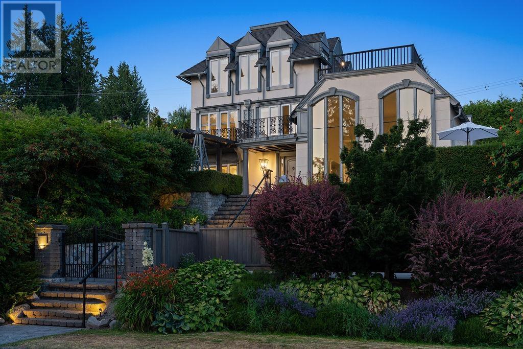 Photo 1 of 284 Sandringham Crescent, North Vancouver BC