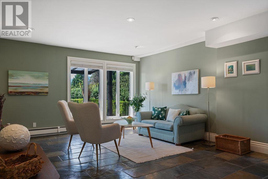 Photo 11 of 284 Sandringham Crescent, North Vancouver BC