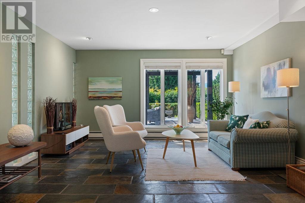 Photo 12 of 284 Sandringham Crescent, North Vancouver BC